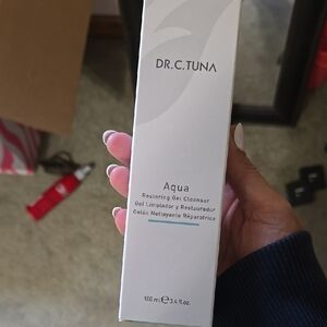 Aqua Restoring Gel Cleanser - White